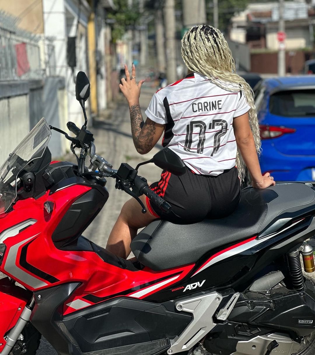 Carine Bastos #3b7xFLWD