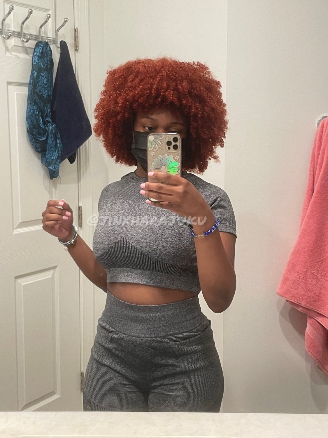 Showing off her chocolate cakes #ynl2EkhE